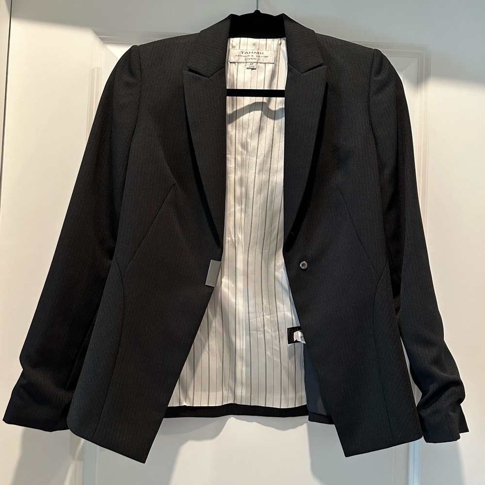 Black Pinstripe Tahari Long Sleeve Suit Jacket - Size 0 (Petite)